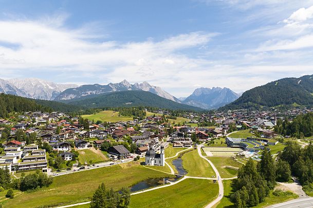 Seefeld an einem Sommertag - Drohnenaufnahme