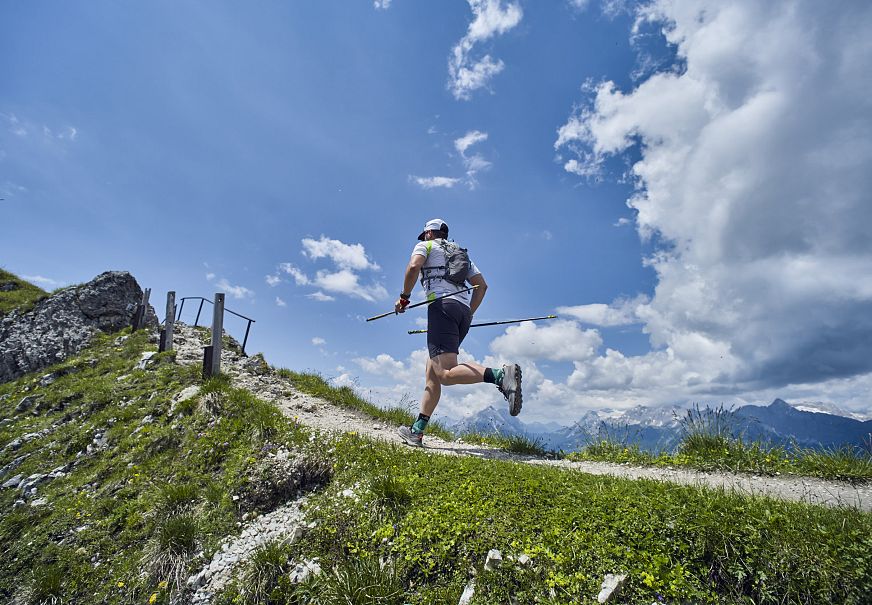 Trailrunner am Grat zur Seefelder Spitze - bergauf (1)
