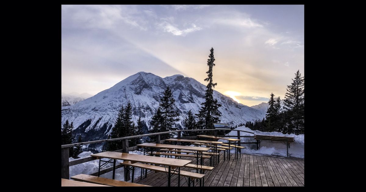 Endloses Glitzern Der Zauber einer Winternacht auf der Hütte