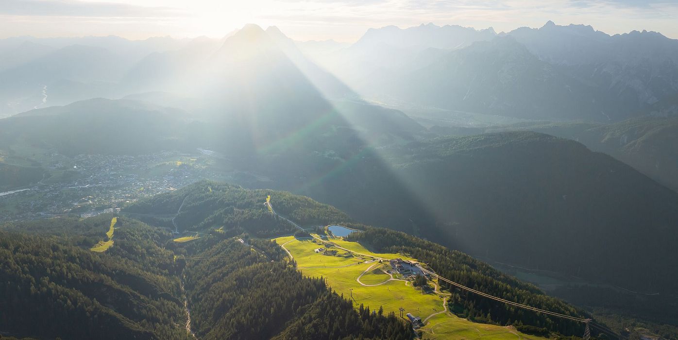 Drohnenaufnahme Seefelder Spitze_Blick auf Rosshütte Mittelstation