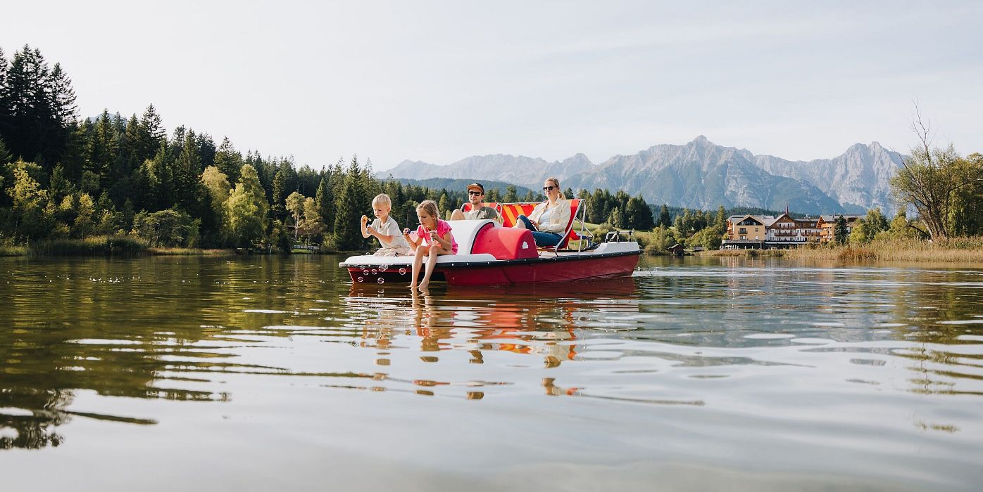 Familienurlaub in der Region Seefeld - Tretbootfahren auf dem Wildsee in Seefeld (1)