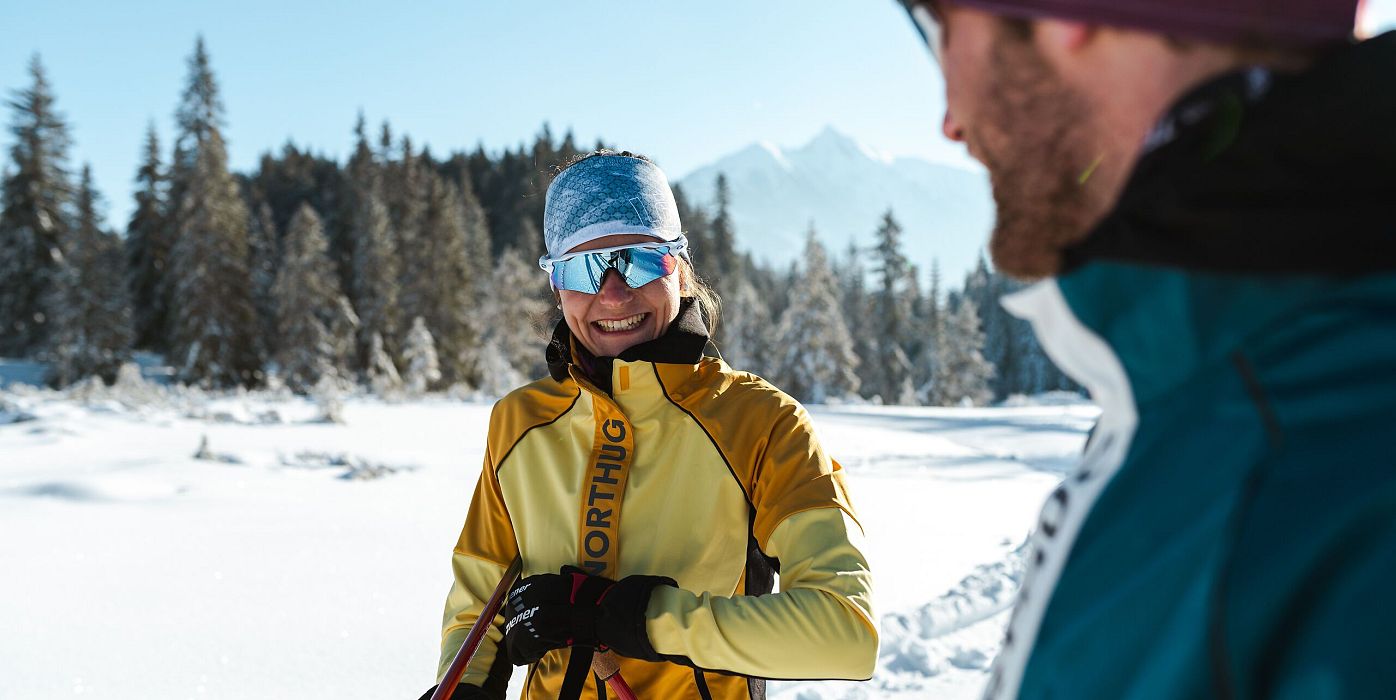 Langlaufen in der Region Seefeld - Langläuferin macht sich bereit