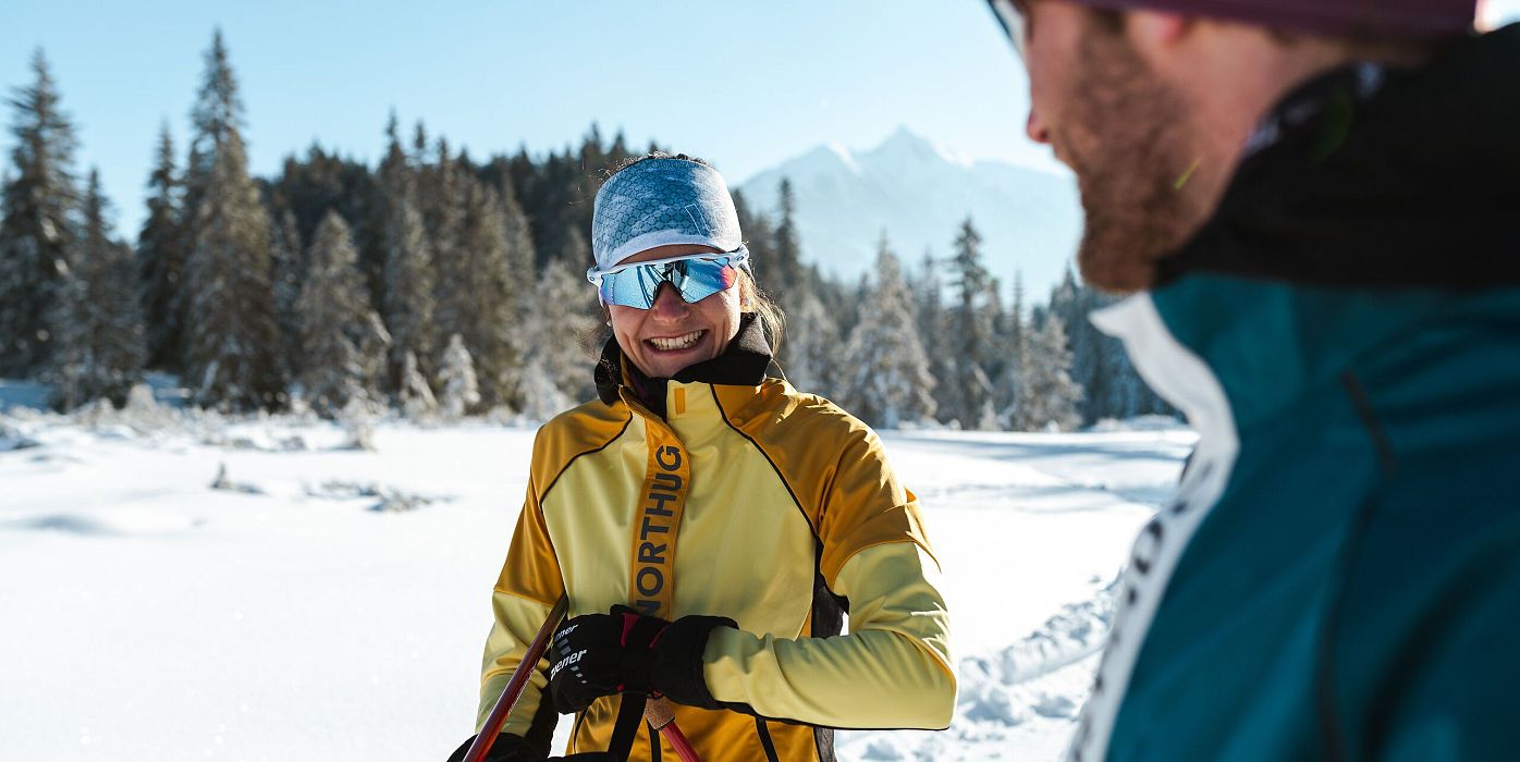 Langlaufen in der Region Seefeld - Langläuferin macht sich bereit