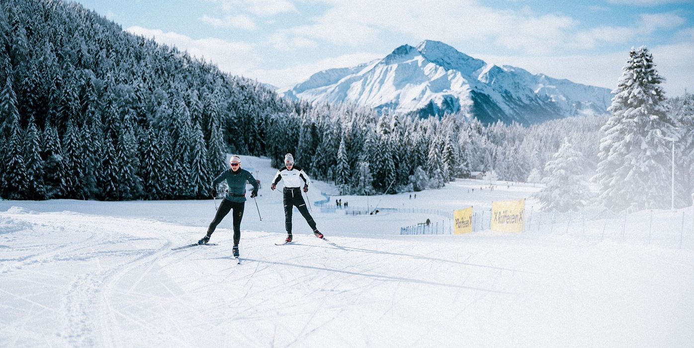 Langlaufen in der Region Seefeld_zwei Langläufer auf A1 Seekirchl Loipe in Seefeld_Skating