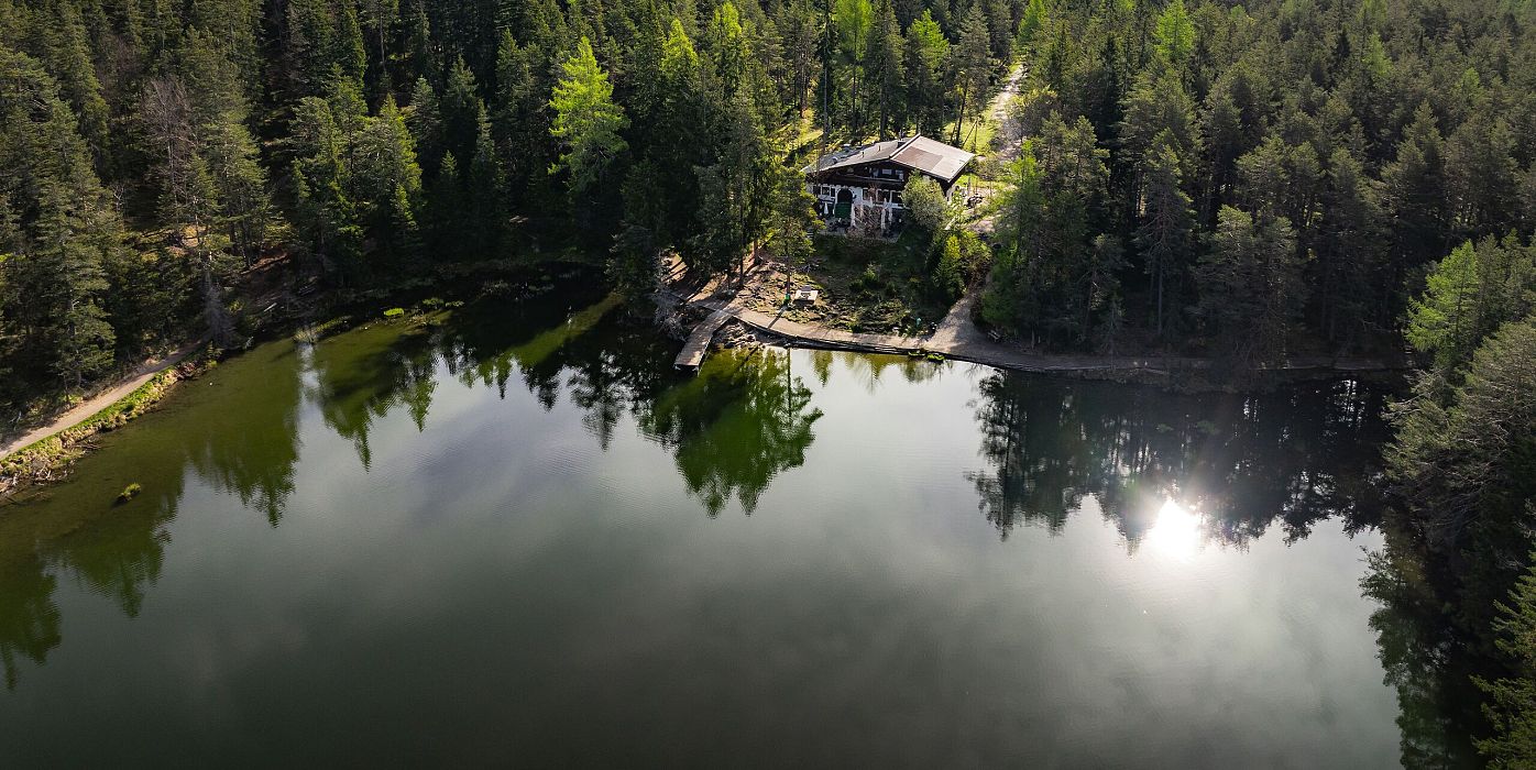 Möserer See im Frühling bei Morgenstimmung - Möserer Seestube Drohnenaufnahme