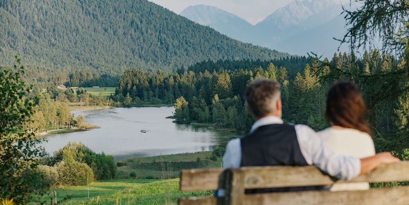 Paar in Seefeld - Blick auf den Wildsee