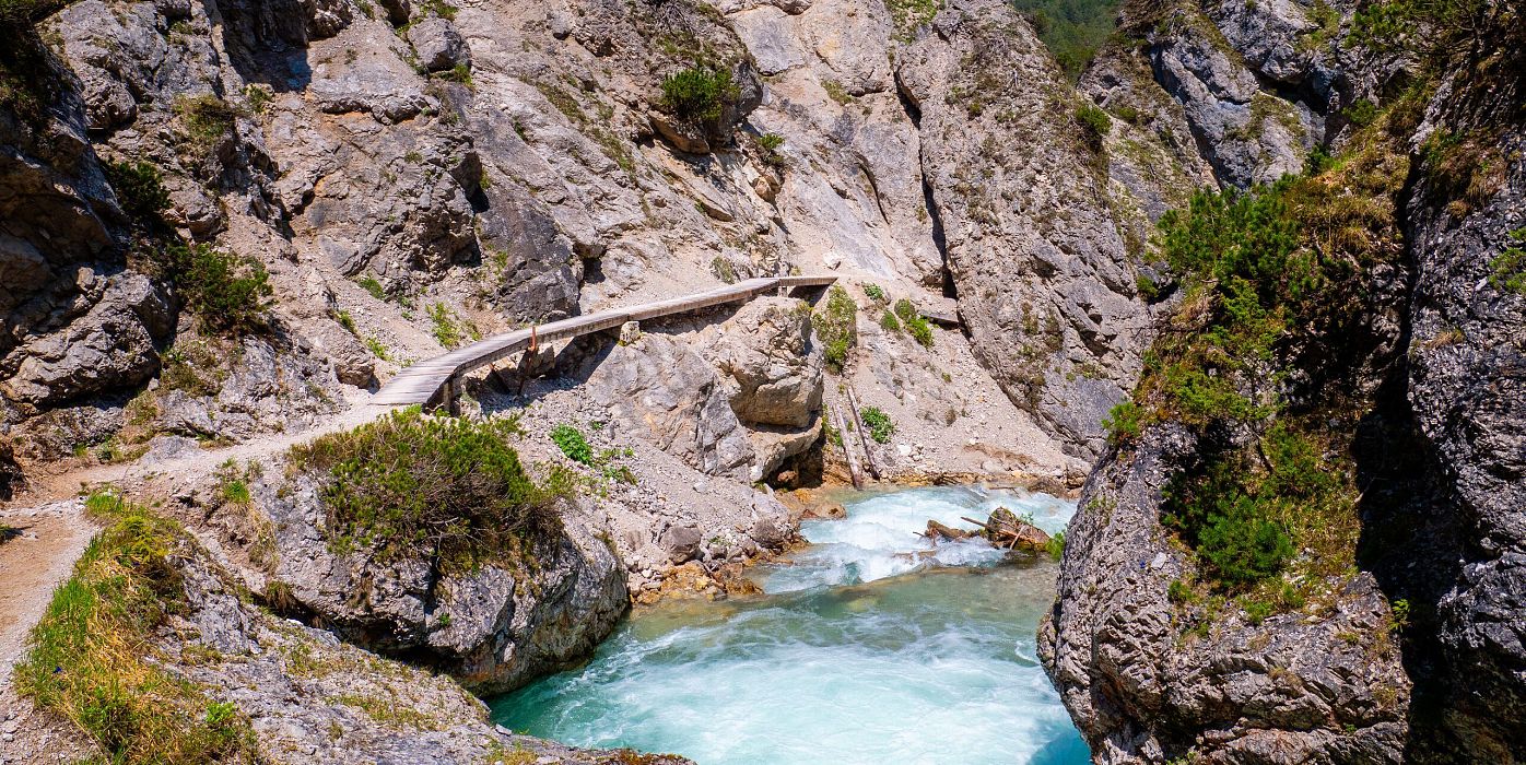 Wanderweg führt an der Gleirschklamm entlang