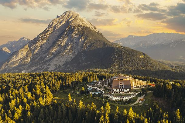 aussenansicht-sonnenaufganginteralpen-hotel-tyrol-15