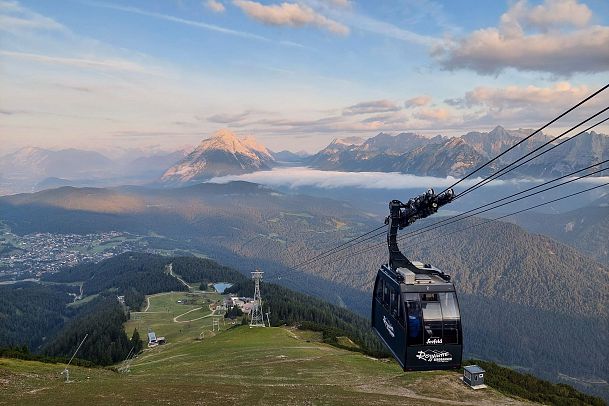 bergbahnen-rosshuette-seefelder-joch-bahn-beim-sunrise-yoga-1