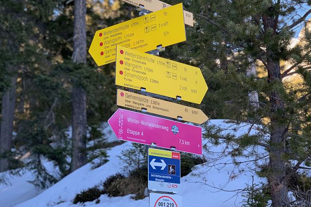 beschilderung-auf-die-wettersteinhuette-motivationsschilder-1