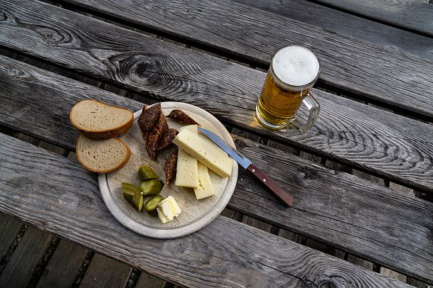 brettljause-auf-der-kastenalm-scharnitz-1