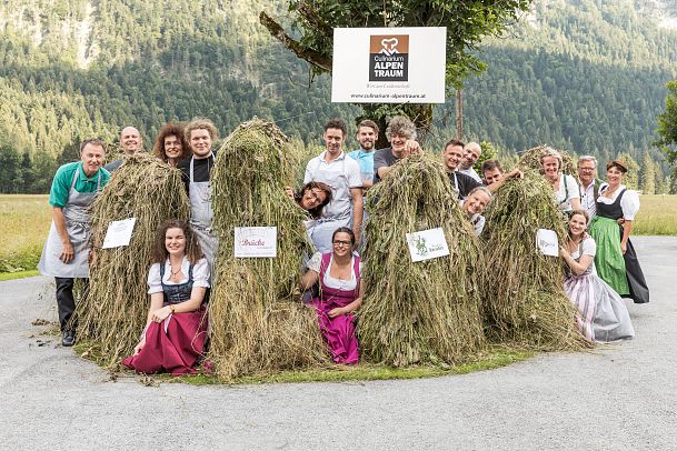 culinarium-alpentraum-2018-dinner-event-gruppenbild-gastgeber-leutasch-3-5