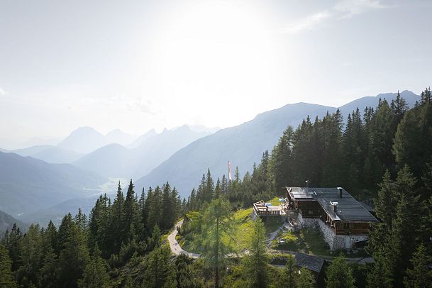 Drohnenaufnahme Pleisenhütte_Hohe Munde in der Distanz