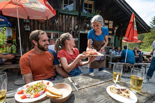 Einkehr auf der Scharnitzer Alm