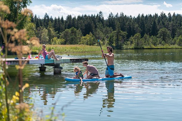 familie-am-steg-beim-see-seefeld-2-1