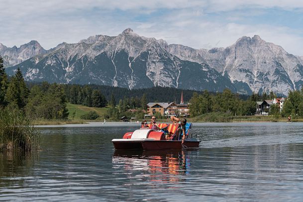 familie-im-tretboot-auf-dem-see-seefeld-3-2