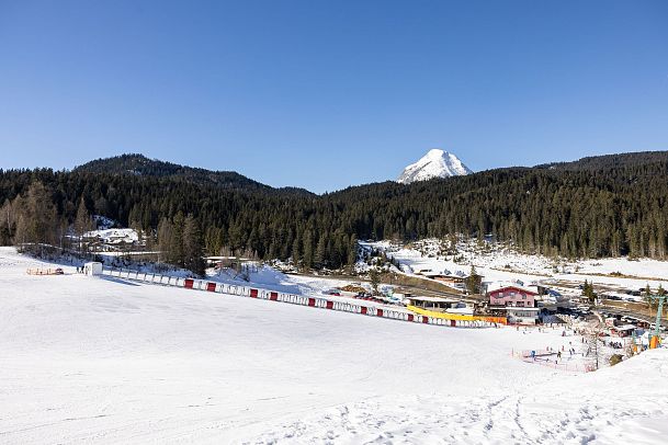 Familien-Skifahren in der Region Seefeld - Blick auf den Birkenlift von oben