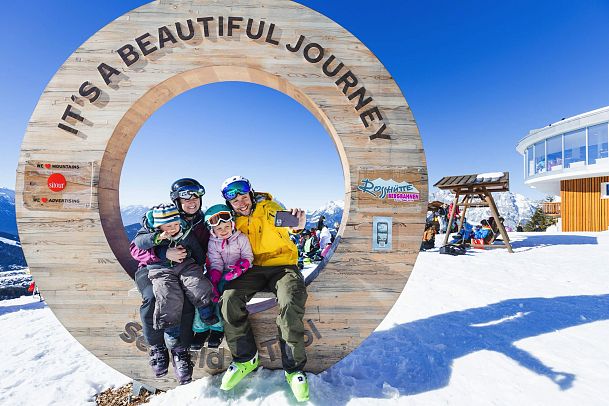 Familien-Skifahren in der Region Seefeld - Gemeinsames Familien-Selfie auf der Rosshütte - Seefeld.webp
