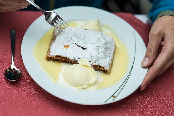 gaistalalm-apfelstrudel-1