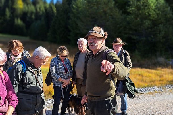 ganghofer-hubertuswoche-hansi-bantl-mit-wandergruppe-1