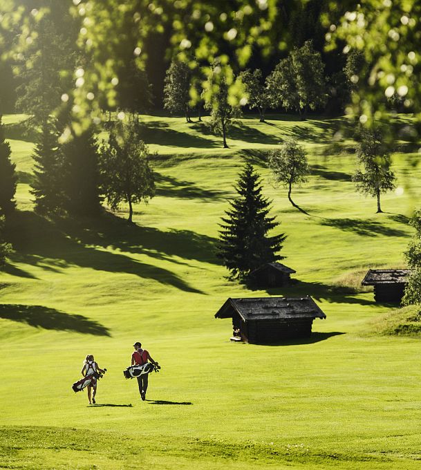 golfer-mit-golfbag-seefeld-3