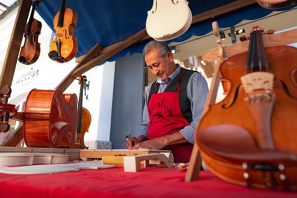 Handwerksfest 2024 - Geigenbaumeister bei der Arbeit