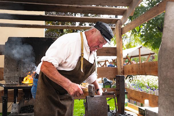 handwerksfest-seefeld-2024-schmied-haemmert-nagel-1