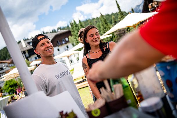 ikarus-stand-bei-der-expo-area-auf-dem-good-vibes-festival-seefeld-1-1