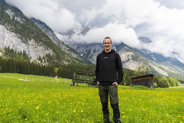 imker-ferdinand-schot-bei-wanderbienen-in-leutasch-1