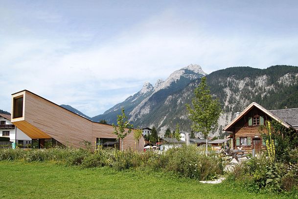 Infozentrum mit Holzerhuette - Scharnitz