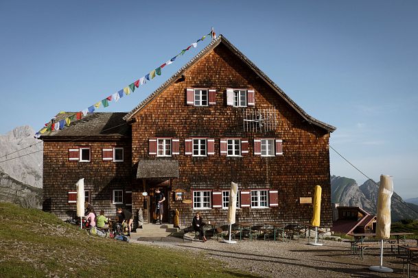 karwendel-falkenhuette-tirol-werbung-schwarz-jens-vomp-1