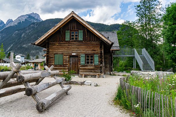 karwendelspieplatz-scharnitz-mit-blick-auf-holzerhuette-6