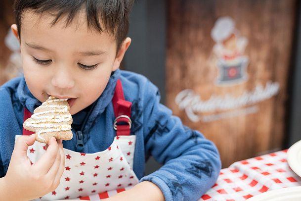 kekse-essen-in-der-kinderbackstube-seefeld-3-1