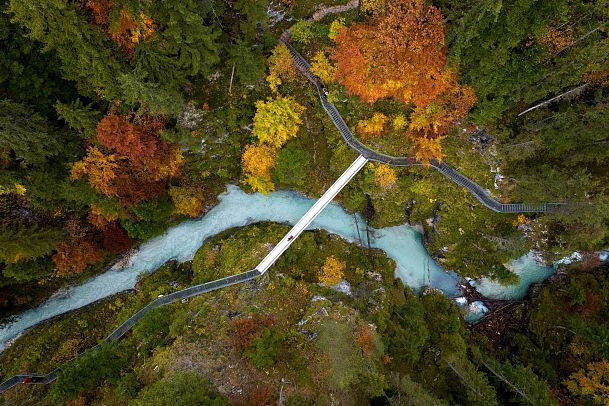 leutascher-geisterklamm-im-herbst-luftaufnahme-querformat-edit-2-1