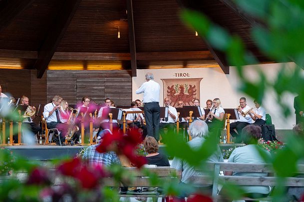 musiker-und-dirigent-der-musikkapelle-scharnitz-c-region-seefeld-1