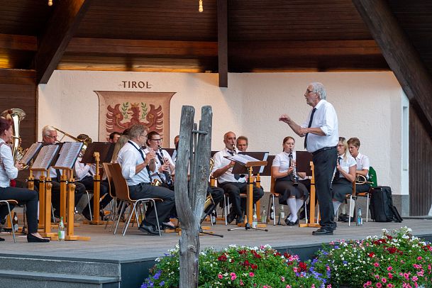 musikkapelle-scharnitz-wird-dirigiert-c-region-seefeld-1