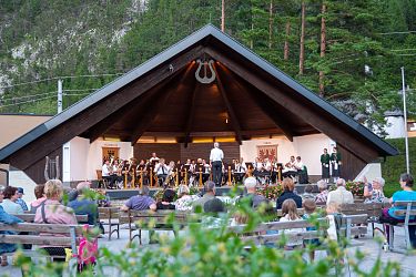 musikkappelle-scharnitz-tritt-vor-publikum-auf-c-region-seefeld