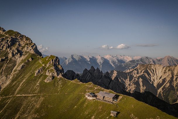 noerdlinger-huette-karwendel-hoehenweg-etappe-1-2-3-5