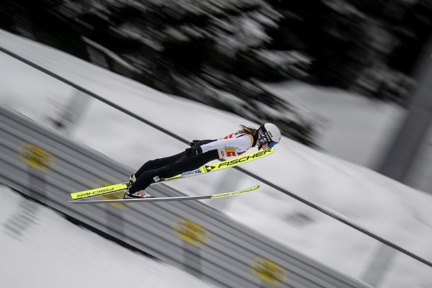 nordic-combined-triple-2023-skispringer-damen-westvold-sideview-1