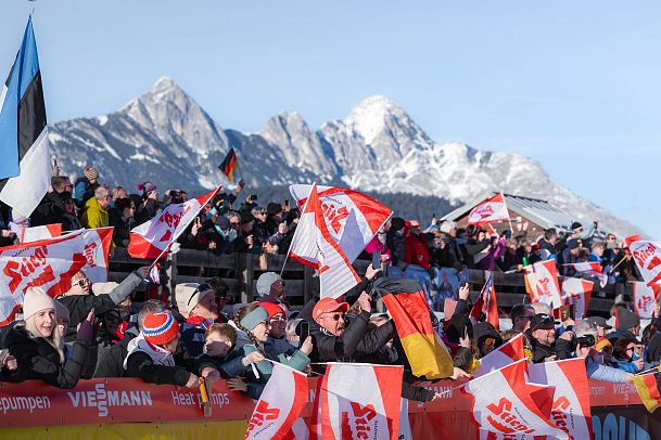 nordic-combined-triple-2025-die-fans-aus-deutschland-und-oesterreich-trugen-die-athleten-ueber-die-loipe