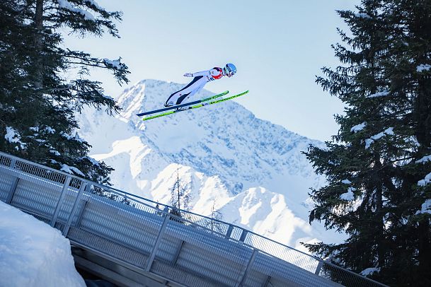 nordic-combined-triple-2025-thomas-rettenegger-in-der-luft