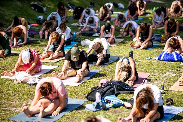 outdoor-session-beim-good-vibes-festival-in-seefeld-teilnehmer-und-teilnehmerinnen-1-1