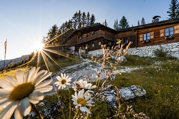 Pleisenhütte im Sommer - Scharnitz - quer (1)