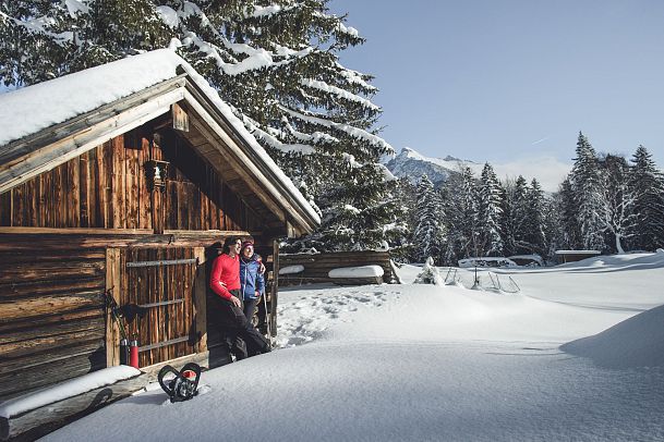 rast-bei-schneeschuhwanderung-2-1