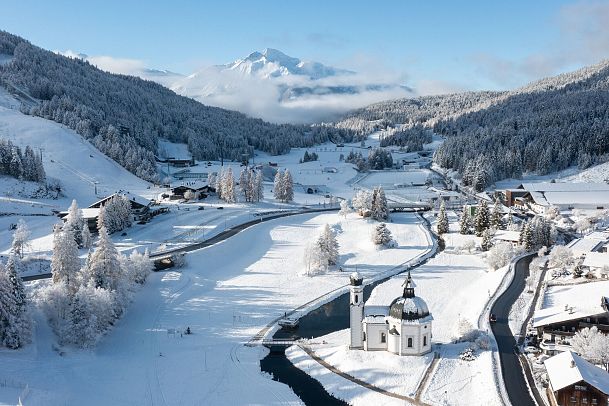 Seefeld bei Neuschnee - Blick auf das Seekirchl