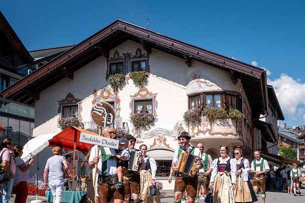Seefelder Plattler auf dem Großen Trachtenumzugs des Handwerksfests