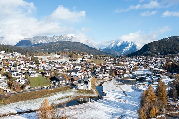 seekirchl-im-herbst-mit-neuschnee-seefeld-1