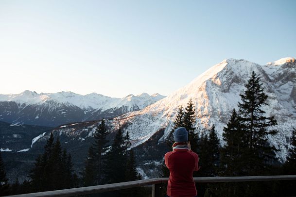 sonnenaufgang-mit-blick-auf-die-hohe-munde-von-der-wettersteinhuette-leutasch-1