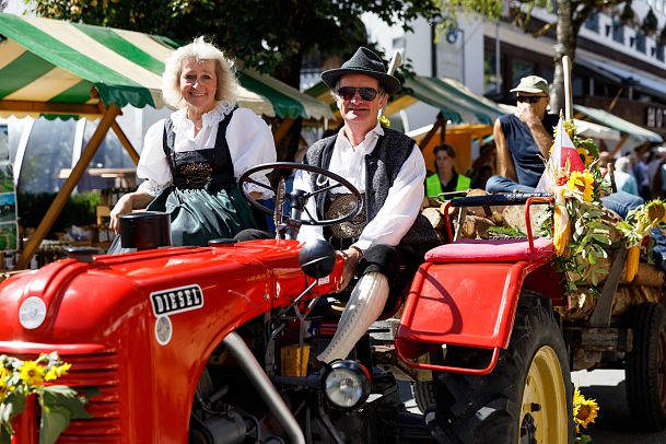 traktorenparade-in-der-fussgaengerzone-beim-handswerksfest-2018-seefeld-321-1