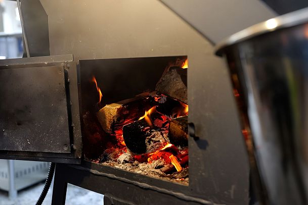 weihnachtsmarkt-seefeld-maroni-stand-holzofen-1